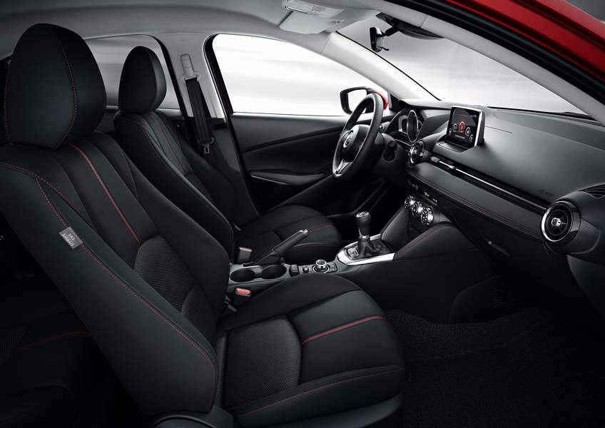 Mazda2_2015_interior_2