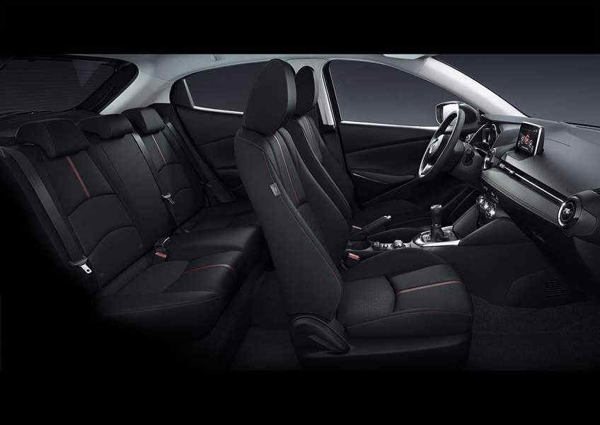 Mazda2_2015_interior_4