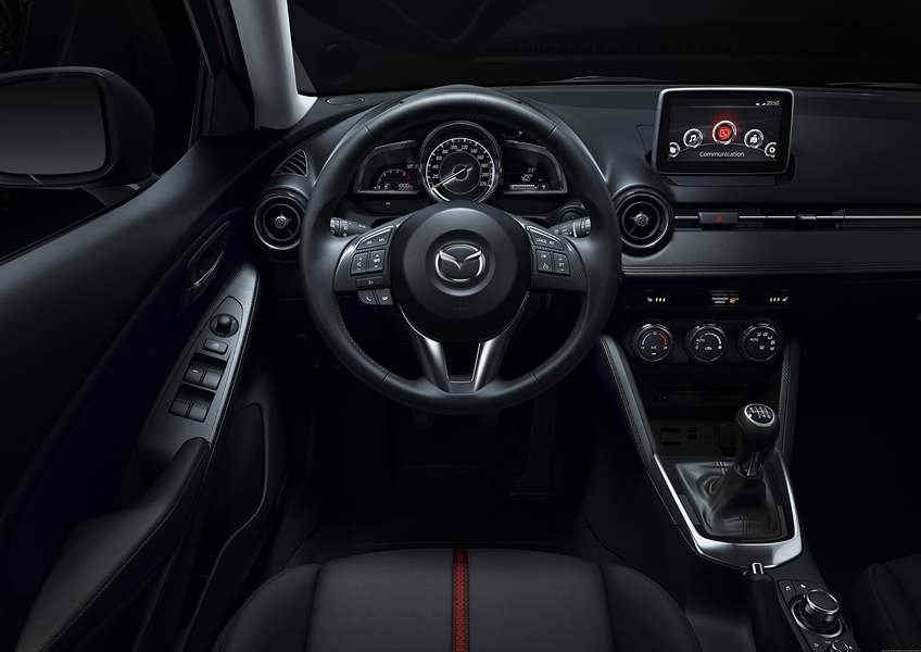 Mazda2_2015_interior_5