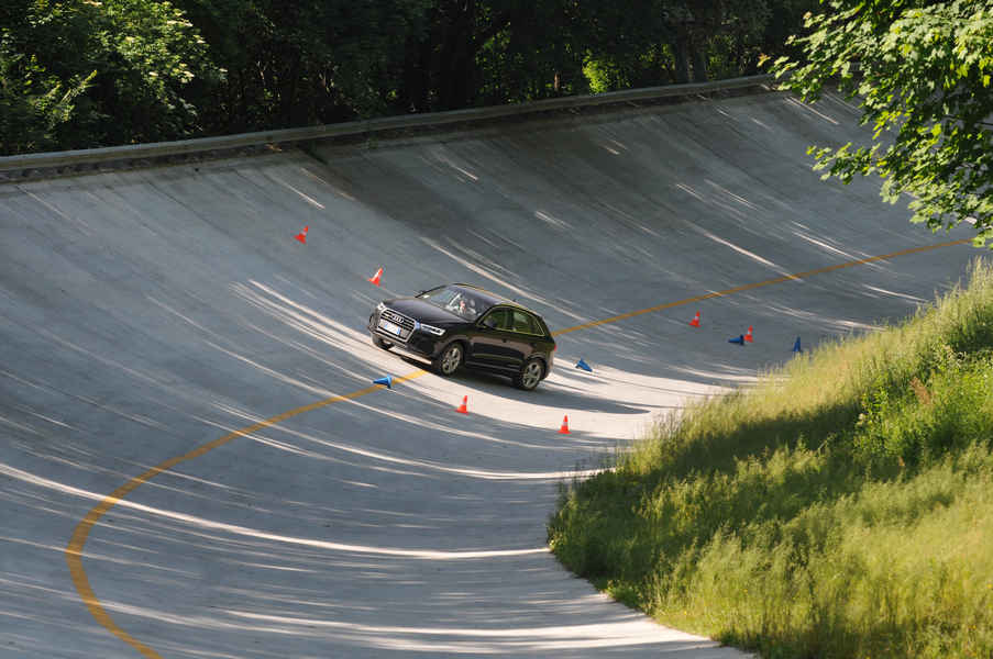 Company- Car-Drive-Monza