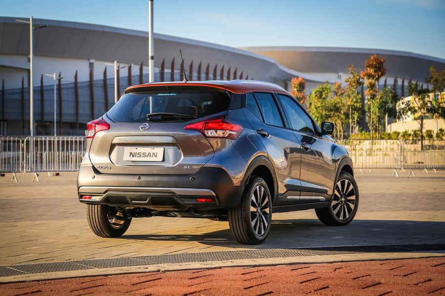 Nissan Kicks images