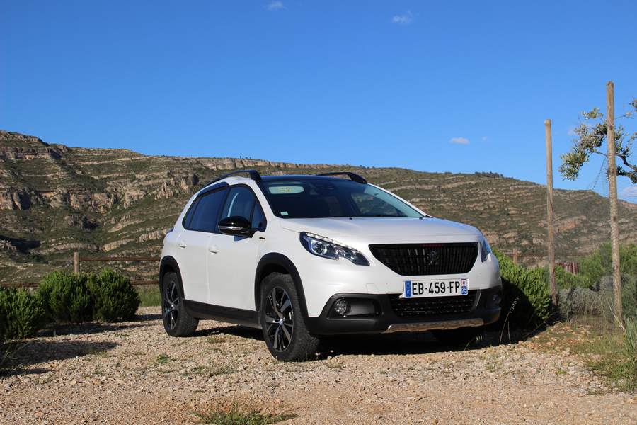 peugeot-2008-2016-strada-031