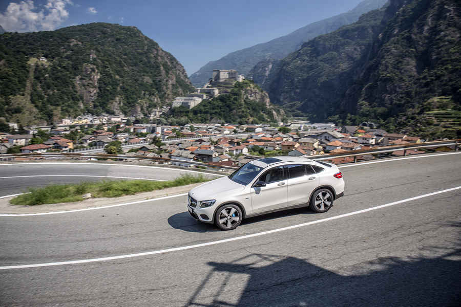 Mercedes-Benz GLC 350 e Coupé; Exterieur: diamantweiß; Interi