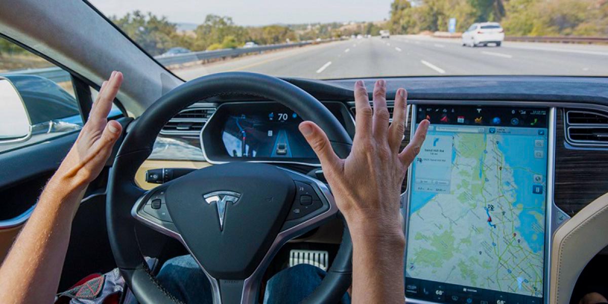 La Tesla Model X è equipaggiata con l'Autopilot