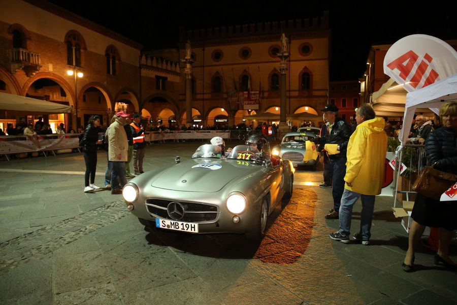 Mercedes-Benz Classic startet mit zehn Fahrzeugen in Brescia: Zeitzeugen mit Stern aus 90 Jahren Mille Miglia