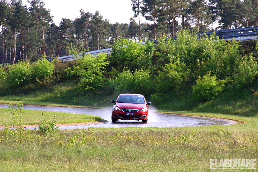 Test Peugeot 308 Bagnato pioggia pneumatici invernali test