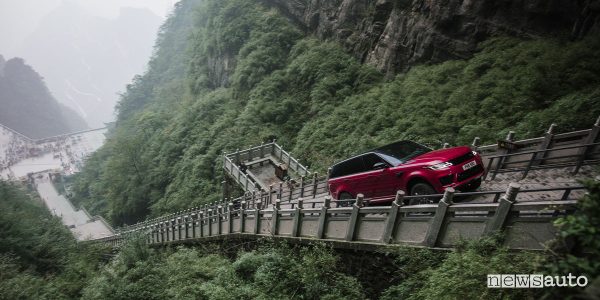 Range Rover Sport PHEV Tianmen Mountain Road