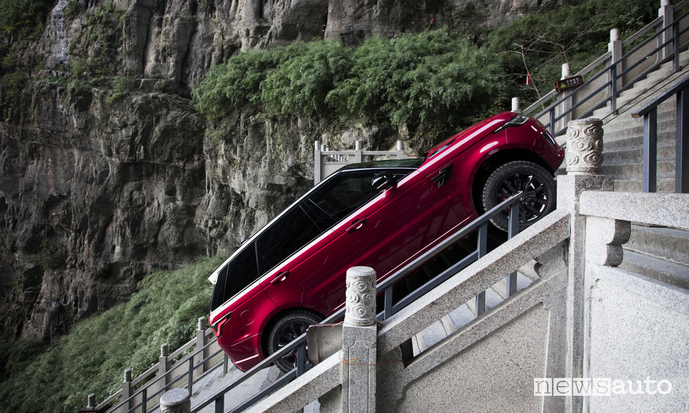 Range Rover Sport PHEV Tianmen Mountain Road
