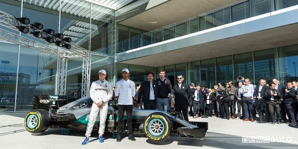 Hamilton e Bottas nel nuovo centro ricerche Petronas