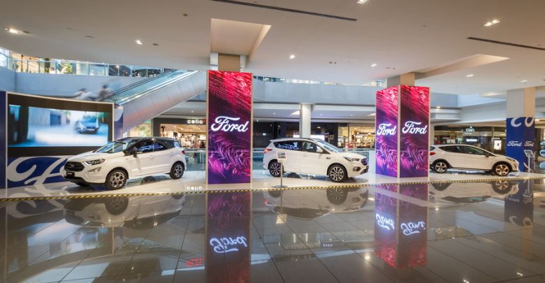 Ford tra la Gente auto al centro commerciale