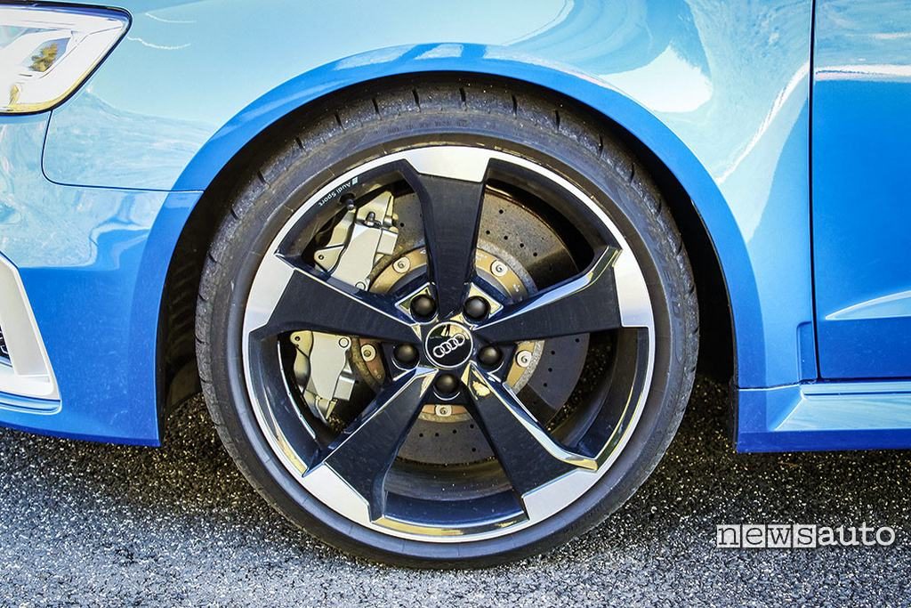 Audi RS3 2018 dischi carboceramici