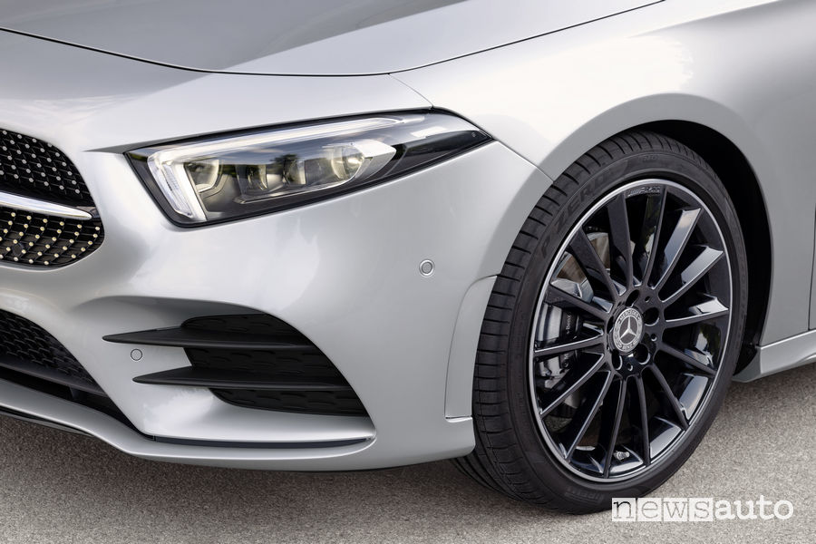 Mercedes-Benz Classe A Berlina 2019 AMG Line cerchi in lega da 19"