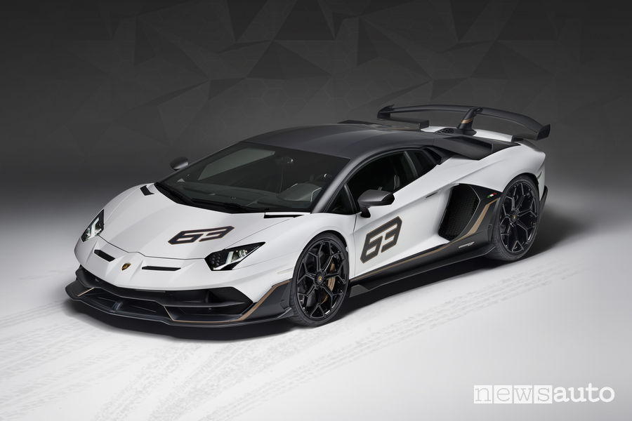 Lamborghini Aventador SVJ 63 vista di profilo
