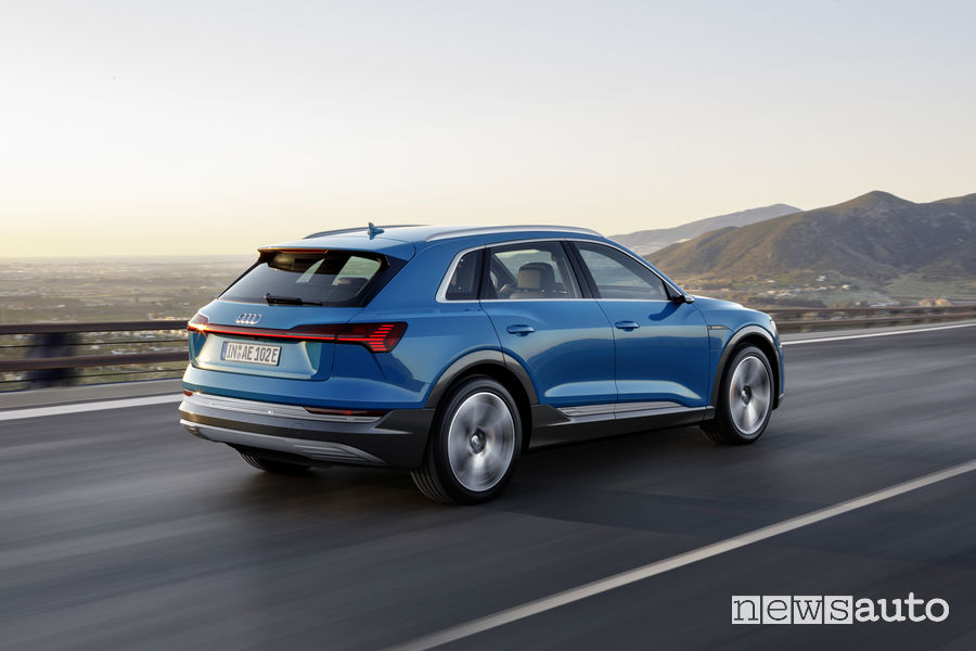 Audi e-tron blue, vista posteriore