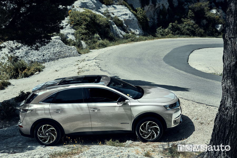 DS 7_Crossback E-Tense 4x4, vista laterale