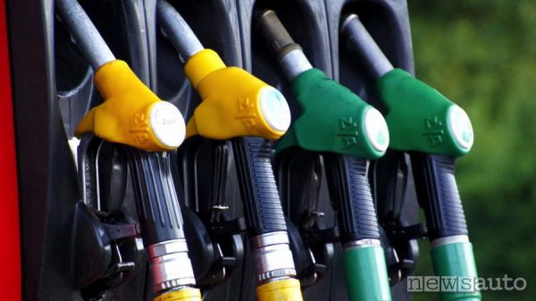 nuove etichette carburante distributore benzina