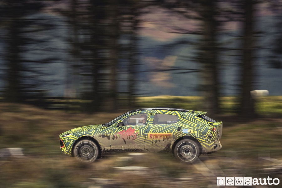 Suv Aston Martin DBX Test Rally di Gran Bretagna