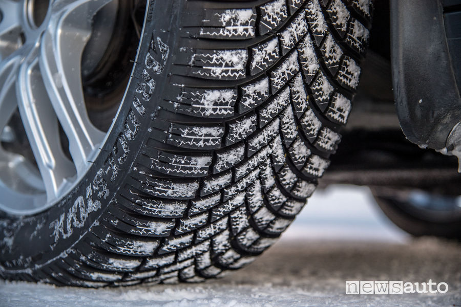 Pneumatici invernali Bridgestone Blizzak LM005