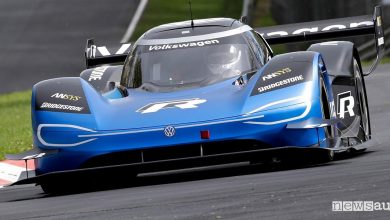 record per auto elettriche al Nurburgring Volkswagen ID. R