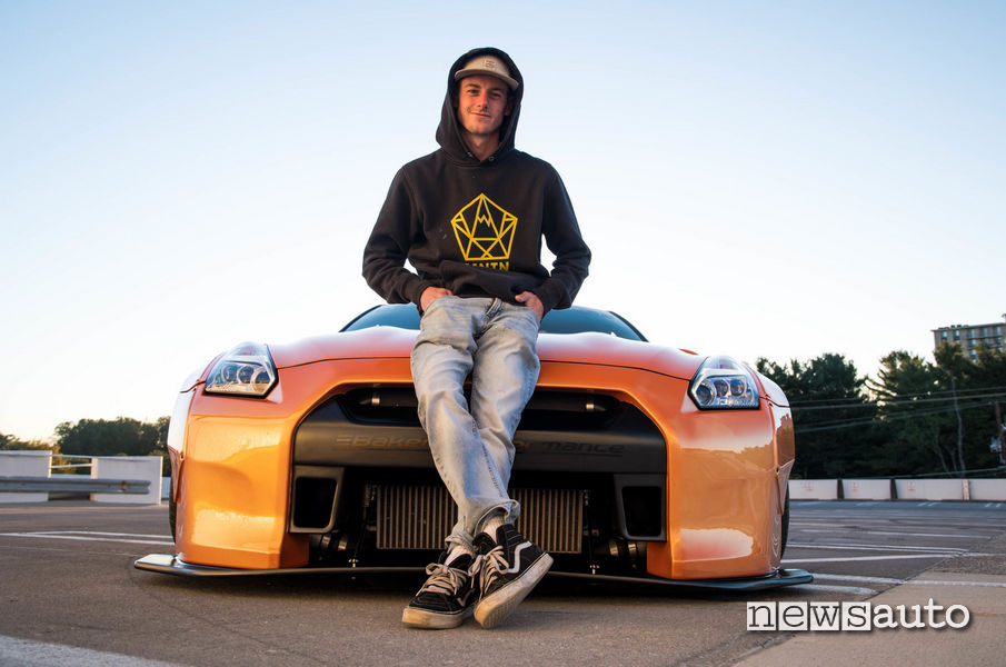 andrew lee andrew lee lotta contro il cancro con la passione per l'auto Nissan GTR