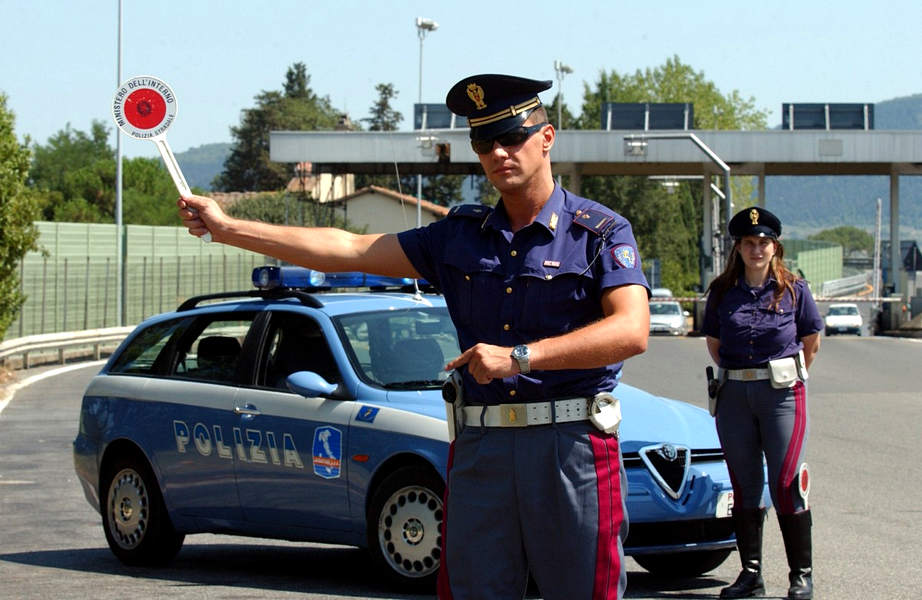 polizia-posto-di-blocco controllo contratto assicurazione digitlale