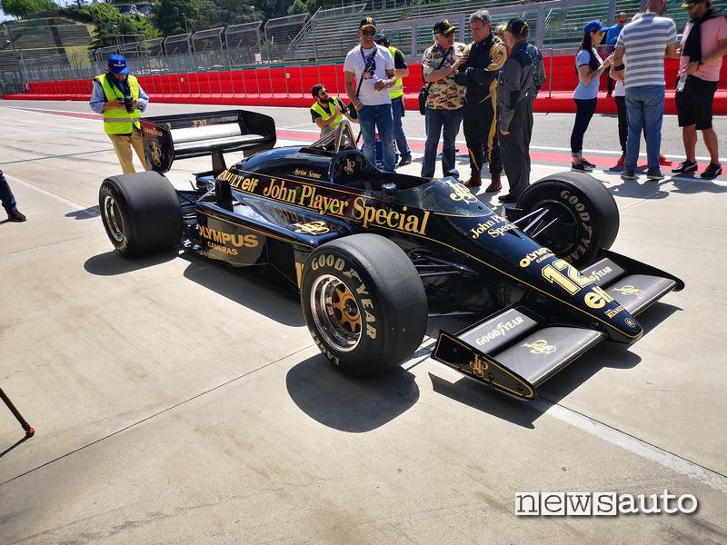 Lotus 97T/4 Jhon Player Special