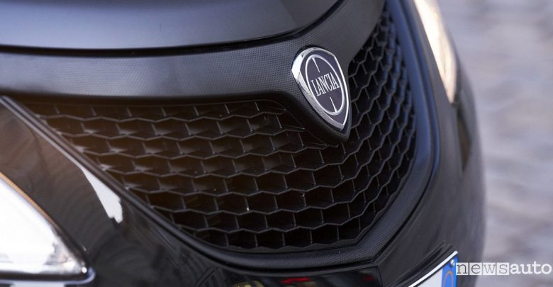 Lancia Ypsilon Black and Noir