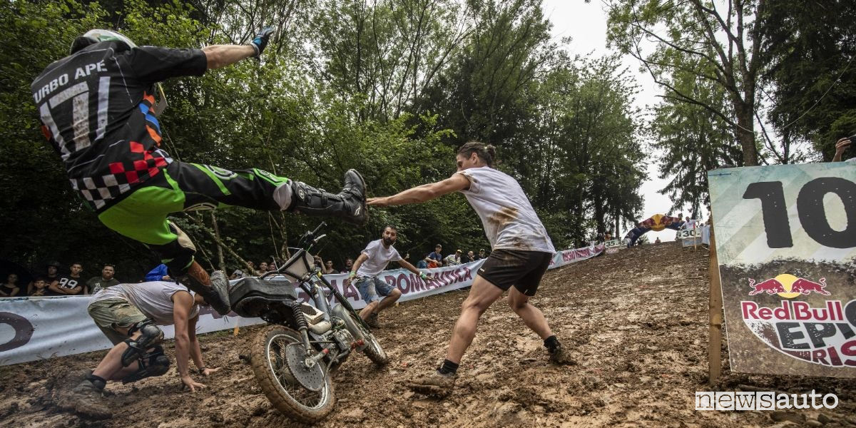 Raduno motorini truccati con Red Bull Epic Rise