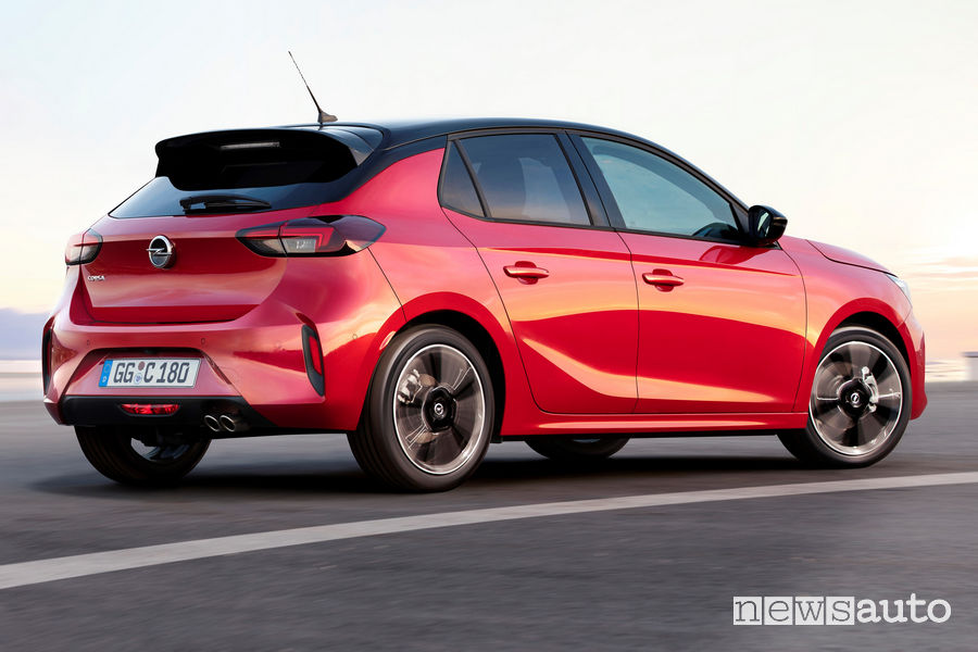 Opel Corsa 2019 vista posteriore in movimento