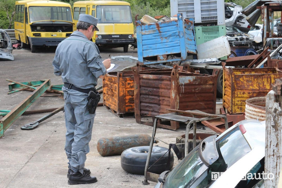 Autodemolitori auto in provincia di Frosinone sequestrati dai carabinieri