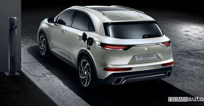 SUV ibrido DS 7 Crossback E-Tense 4x4 ricarica