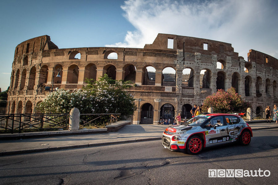 Rally di Roma Capitale 2019 Citroën C3 R5 Rossetti/Mori davanti al Colosseo
