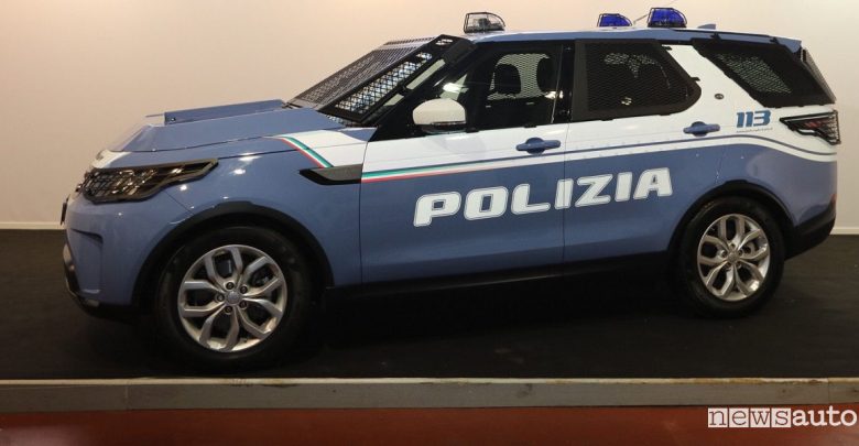 Auto della Polizia fuoristrada Land Rover Discovery
