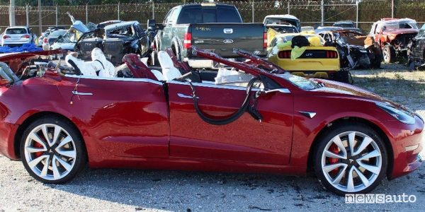 Incidente guida autonoma, Tesla con l’Autopliot