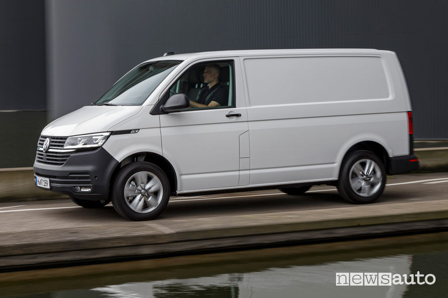Volkswagen Bulli 6.1 Transporter vista laterale