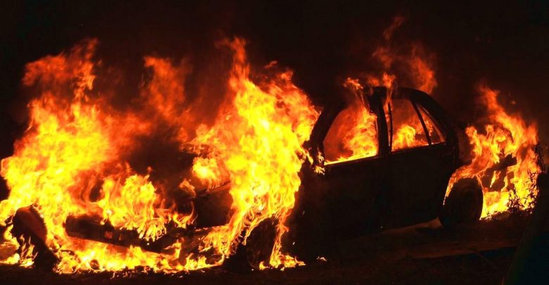 Mattinata, a fuoco tre auto alla periferia della città