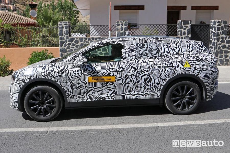 Foto spia del SUV elettrico Volkswagen ID.4