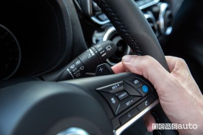 Nissan Juke 2020 comandi al volante ProPilot