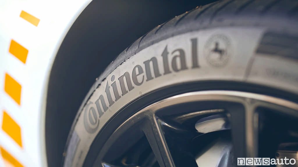 Spalla pneumatico Continental con Black Chili, il segreto di Continental è anche nella mescola 