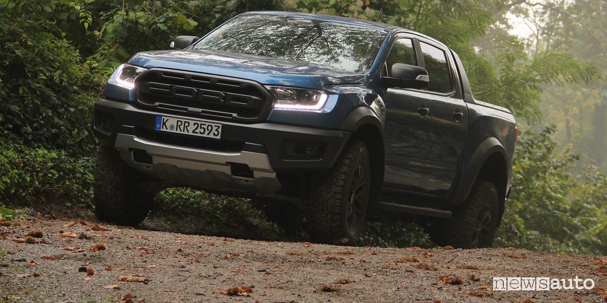 Ford Raptor prova, test come va su strada e in off road