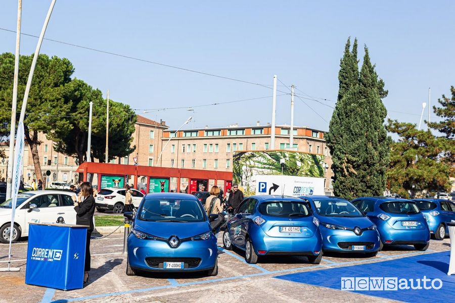 car sharing "Corrente" Bologna noleggio auto elettriche Renault Zoe
