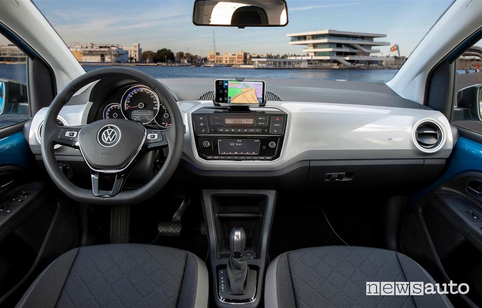 Volante, interni Volkswagen e-up! 2020