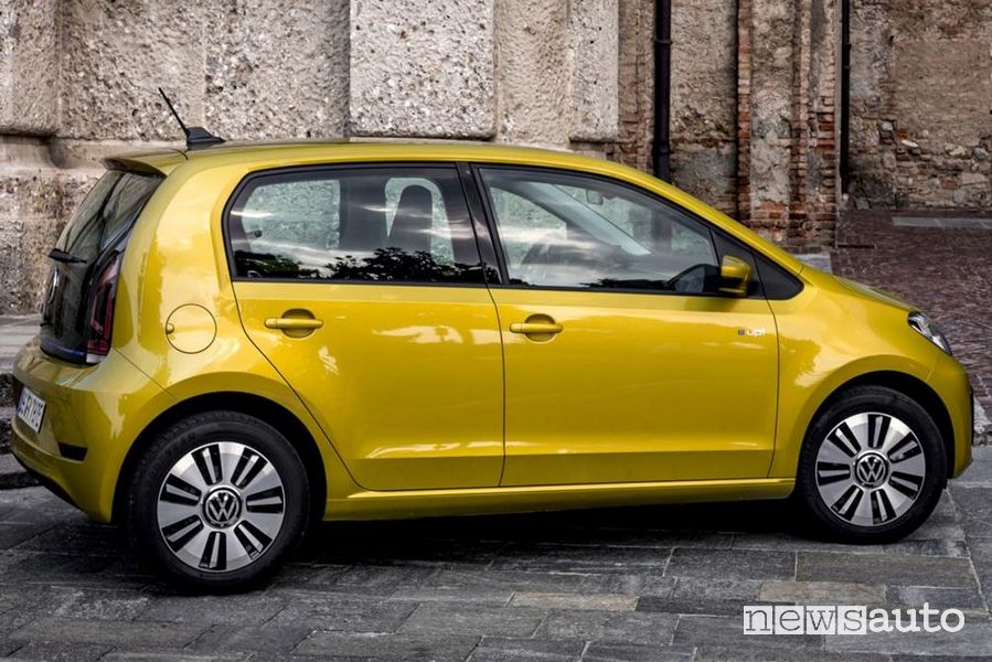 Fiancata laterale lato passeggero Volkswagen e-up! 2020 gialla