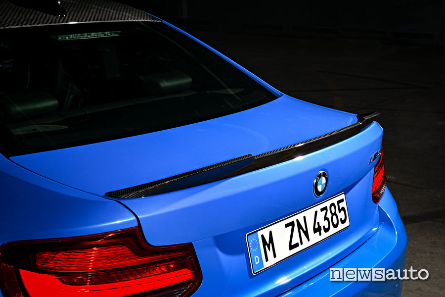 Carbonio sullo spoiler posteriore della BMW M2 CS