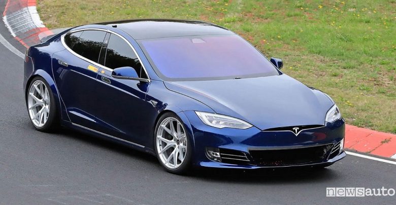 Record al Nurburgring Tesla Model S