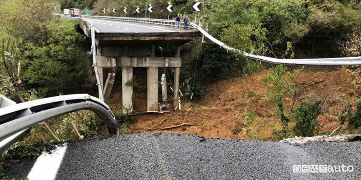 Ponti a rischio crollo