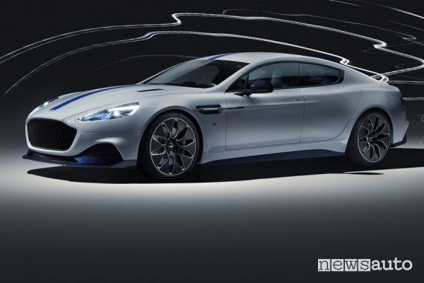 Vista di profilo Aston Martin Rapid E auto elettrica