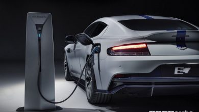 Ricarica da colonnina Aston Martin Rapid E auto elettrica