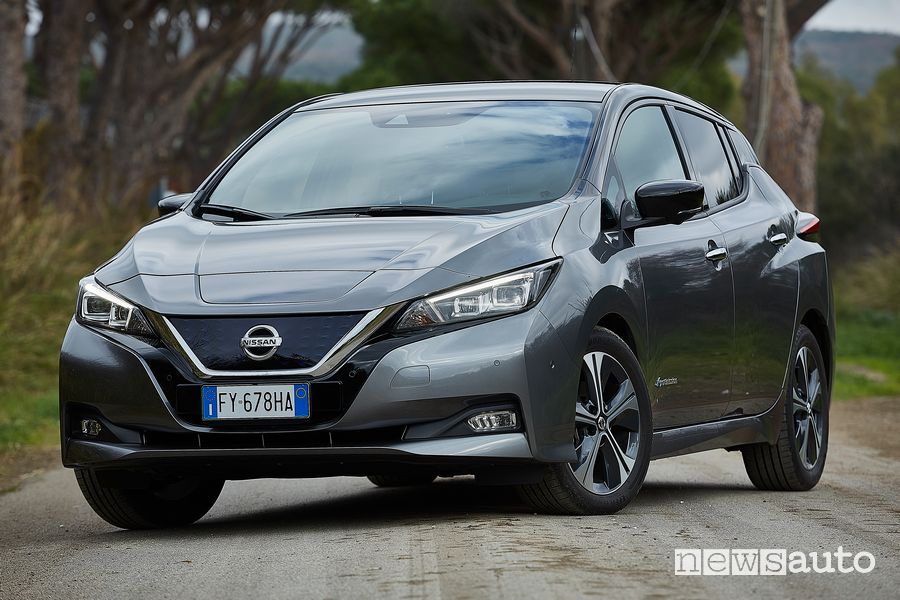 Vista anteriore Nissan Leaf e+