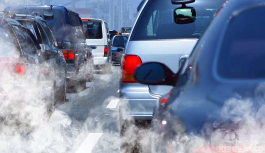 Una immagine surreale dell'inquinamento attribuito alle auto che non sono la principale fonte